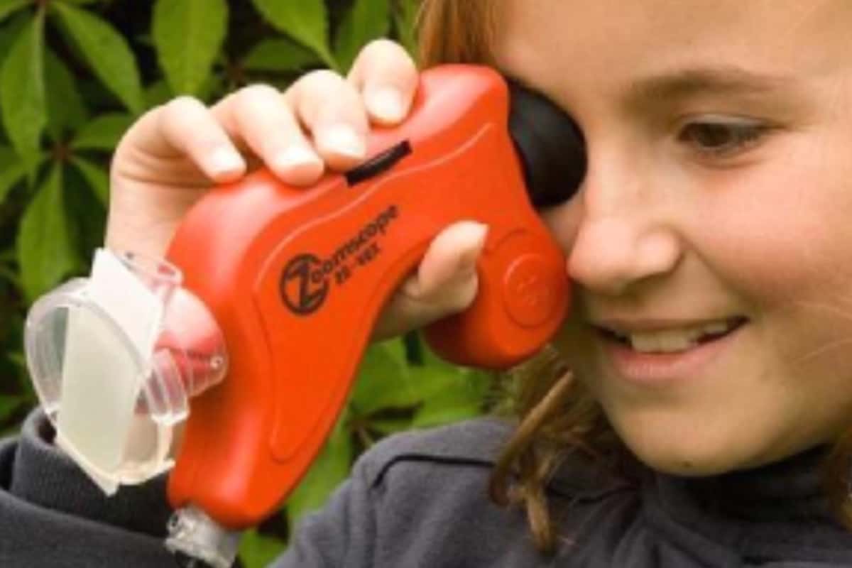 Детский микроскоп в использовании